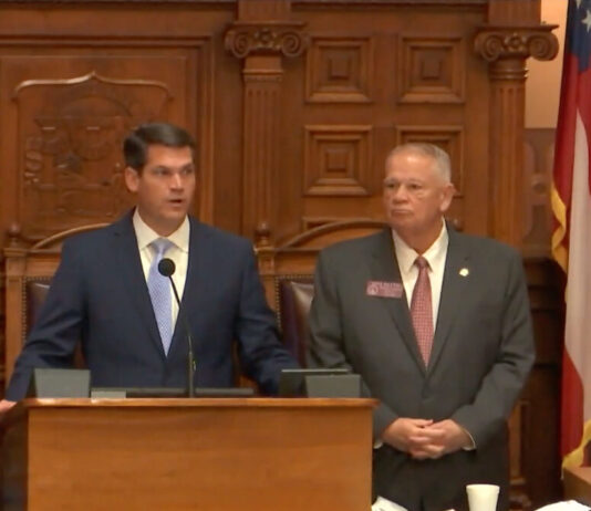 Duncan leads last joint floor session as lieutenant governor (left) white man standing at podium with navy jacket and blue tie. (right) white man with short white hair with grey jacket, red tie.