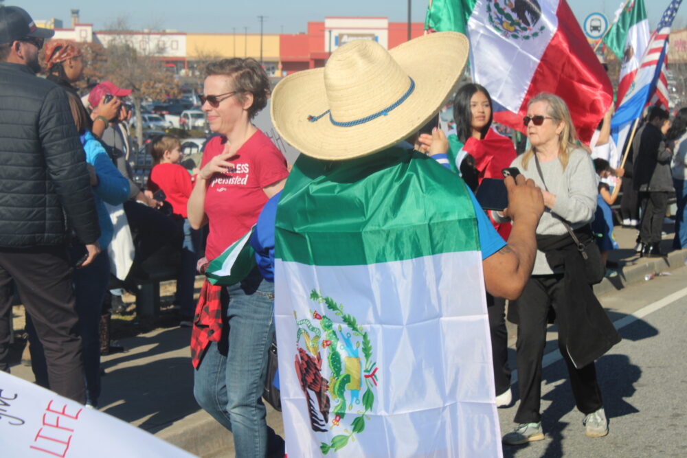 Protester wearing Mexican flag and a wide brim hat (Zaire Breedlove/ Fresh Take Georgia).