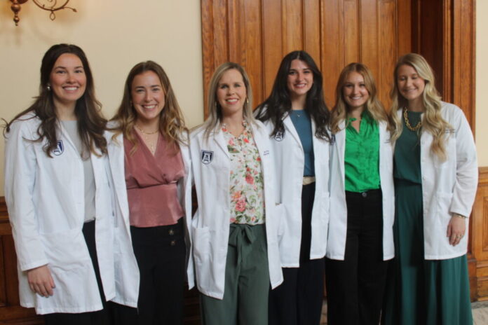 Augusta University nursing anesthetist students visiting the Georgia State Capitol (Zaire Breedlove/Fresh Take Georgia).