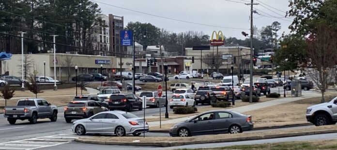 Traffic on Peachtree Industrial Boulevard in Chamblee (Gabby Miller/Fresh Take Georgia).