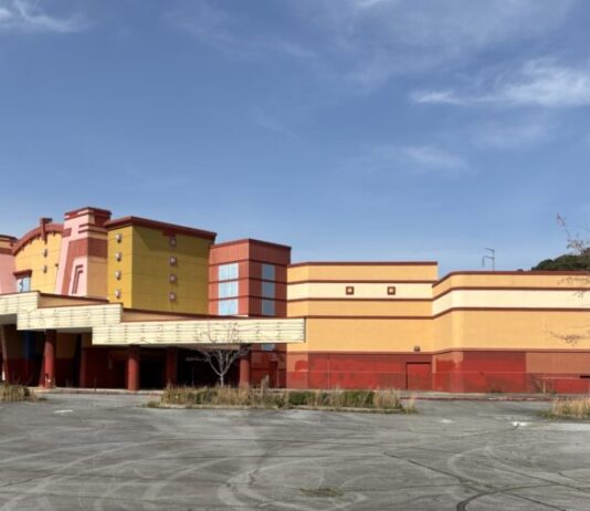 From Silver Screen to squatters: The fate of an abandoned Regal theater Outside the abandoned Regal Cinema theatre. (Erin Cater/Fresh Take Georgia)