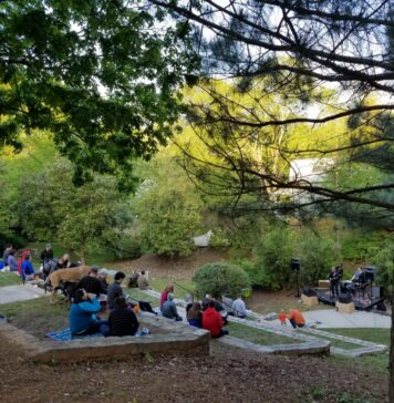 Cabbagetown neighborhood leads efforts to revitalize local amphitheater The people of Cabbagetown gather at the amphitheatre, pre-construction, for the Cabbagetown concert series.